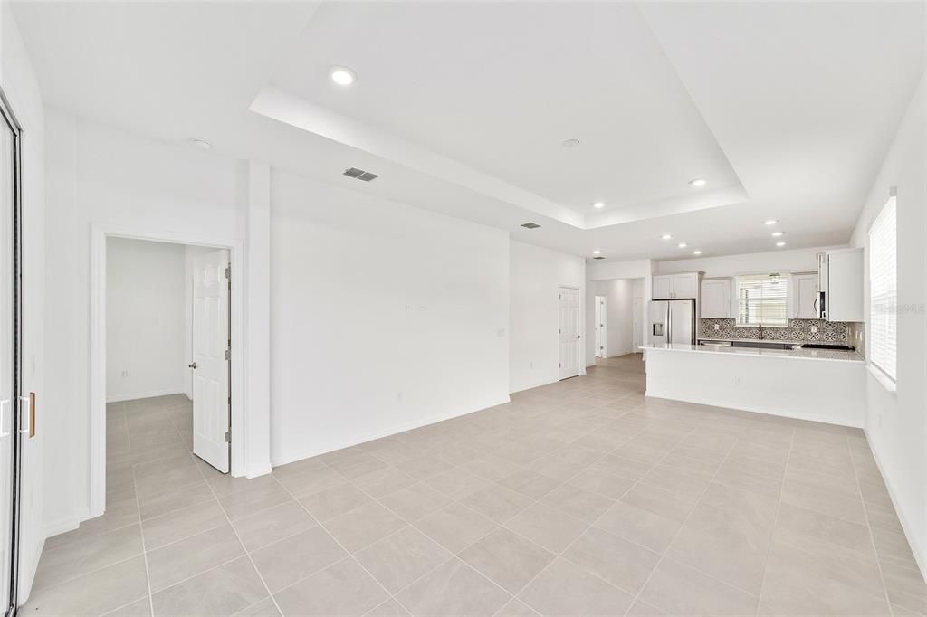 Под контрактом: $295,000 (2 спален, 2 ванн, 1467 Квадратных фут)