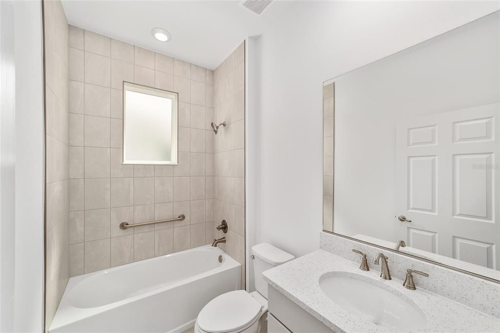 Под контрактом: $295,000 (2 спален, 2 ванн, 1467 Квадратных фут)