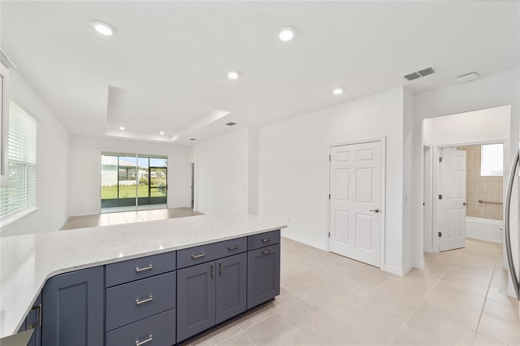 Под контрактом: $295,000 (2 спален, 2 ванн, 1467 Квадратных фут)