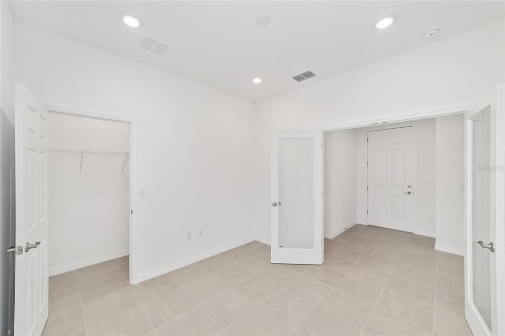 Под контрактом: $295,000 (2 спален, 2 ванн, 1467 Квадратных фут)