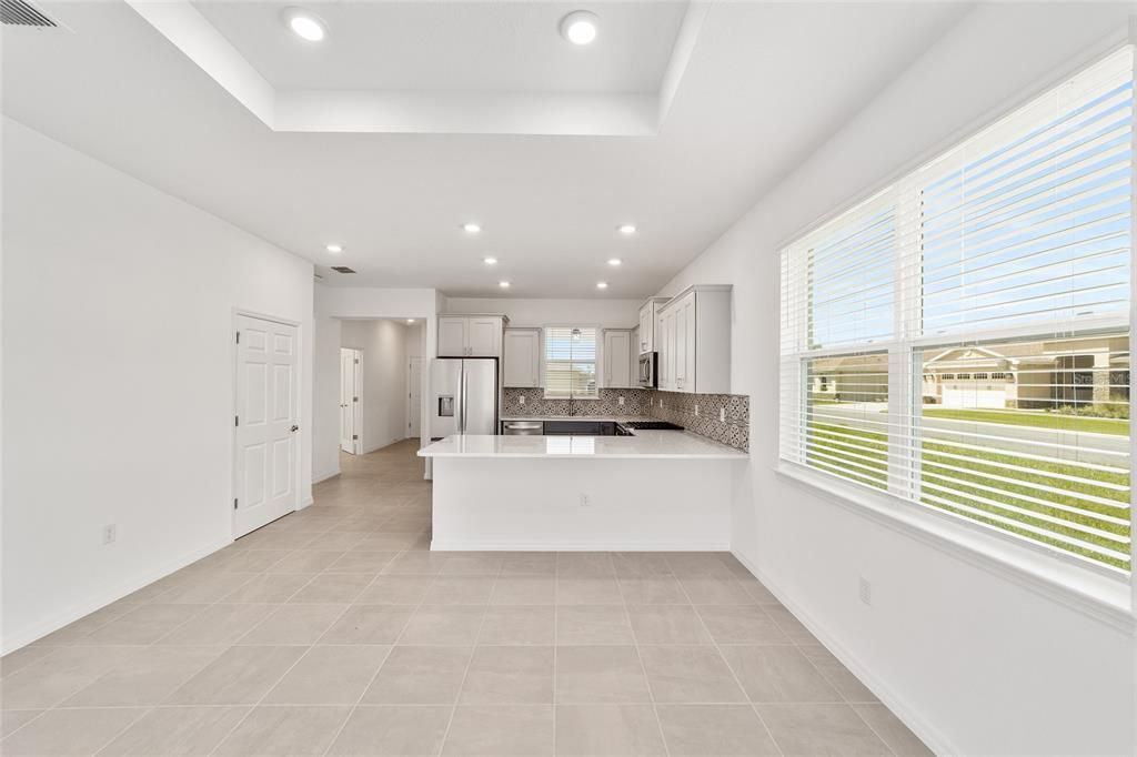 Под контрактом: $295,000 (2 спален, 2 ванн, 1467 Квадратных фут)