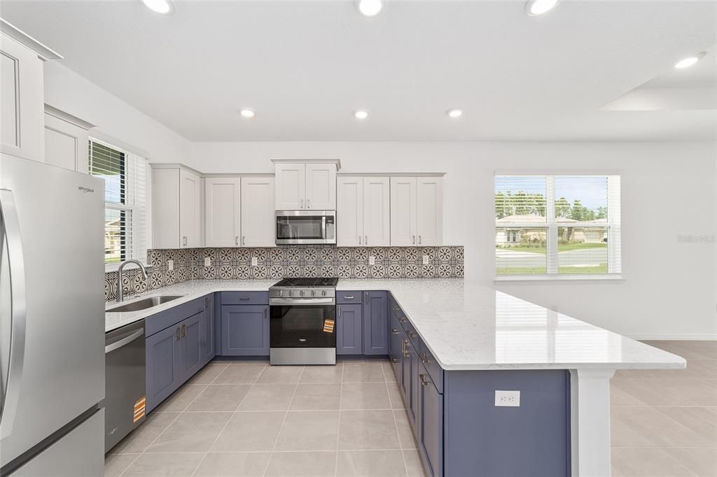 Под контрактом: $295,000 (2 спален, 2 ванн, 1467 Квадратных фут)