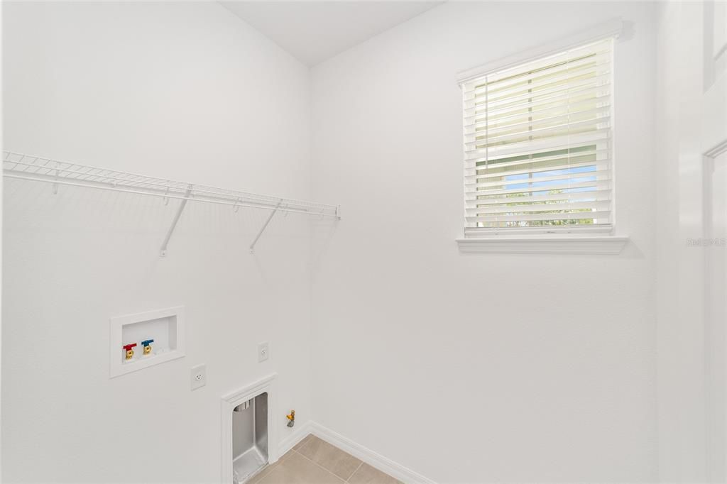 Под контрактом: $295,000 (2 спален, 2 ванн, 1467 Квадратных фут)