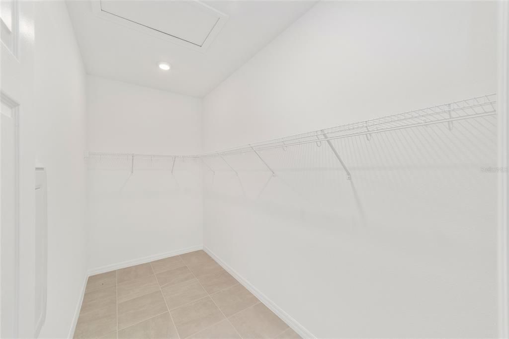 Под контрактом: $295,000 (2 спален, 2 ванн, 1467 Квадратных фут)