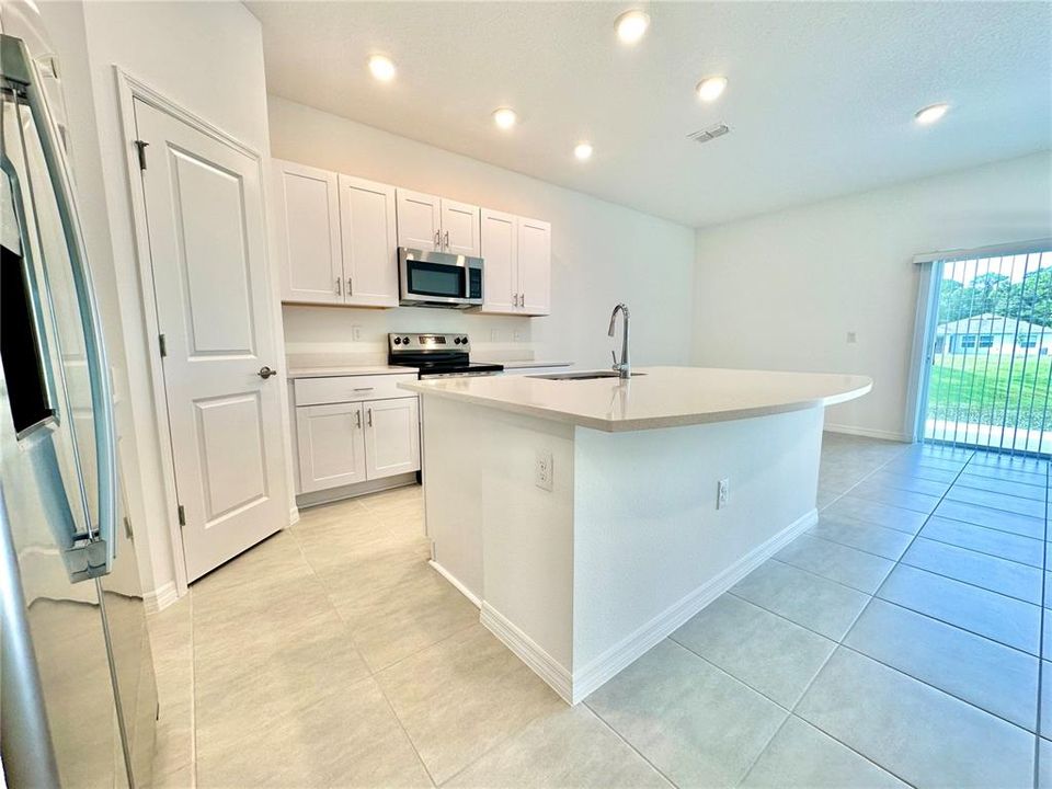 For Rent: $2,075 (3 beds, 2 baths, 1373 Square Feet)