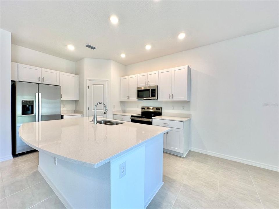 For Rent: $2,075 (3 beds, 2 baths, 1373 Square Feet)