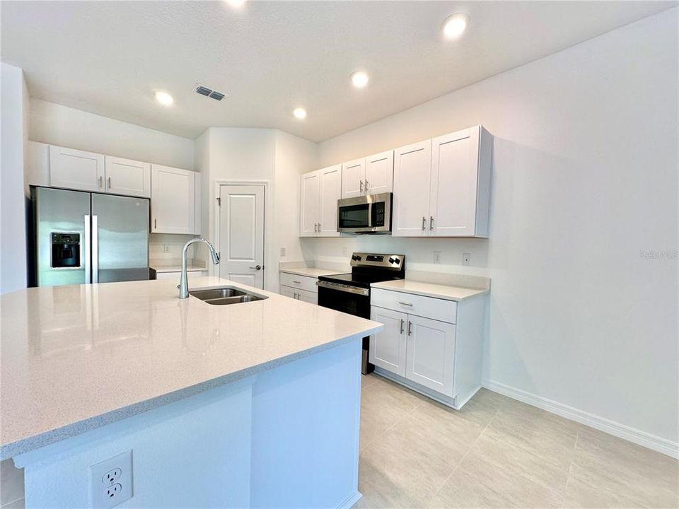 For Rent: $2,075 (3 beds, 2 baths, 1373 Square Feet)