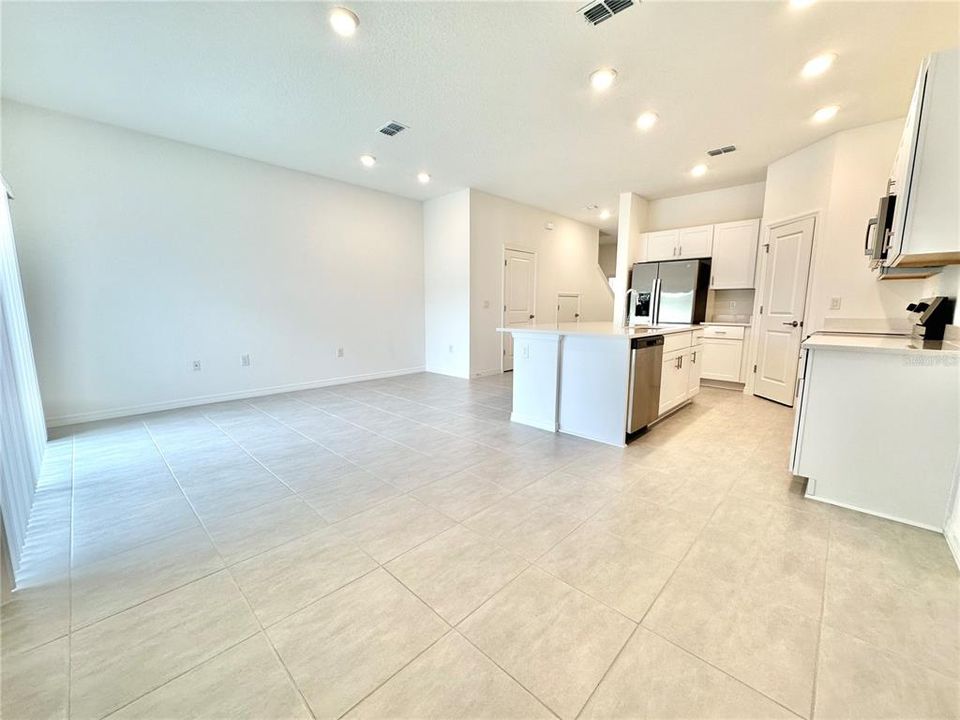 For Rent: $2,075 (3 beds, 2 baths, 1373 Square Feet)