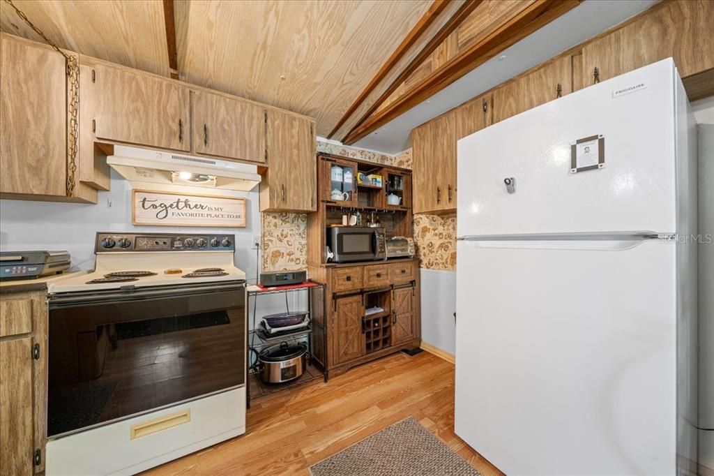 For Sale: $144,900 (2 beds, 1 baths, 784 Square Feet)