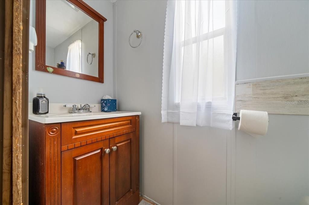 For Sale: $144,900 (2 beds, 1 baths, 784 Square Feet)