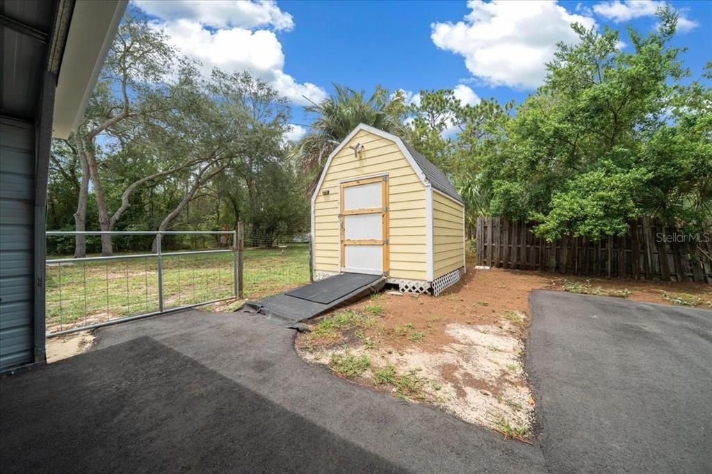 For Sale: $144,900 (2 beds, 1 baths, 784 Square Feet)