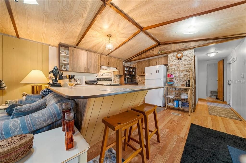 For Sale: $144,900 (2 beds, 1 baths, 784 Square Feet)