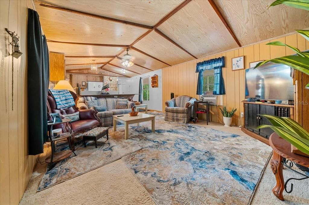 For Sale: $144,900 (2 beds, 1 baths, 784 Square Feet)