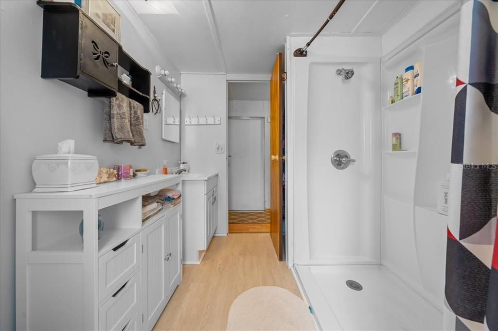 For Sale: $144,900 (2 beds, 1 baths, 784 Square Feet)