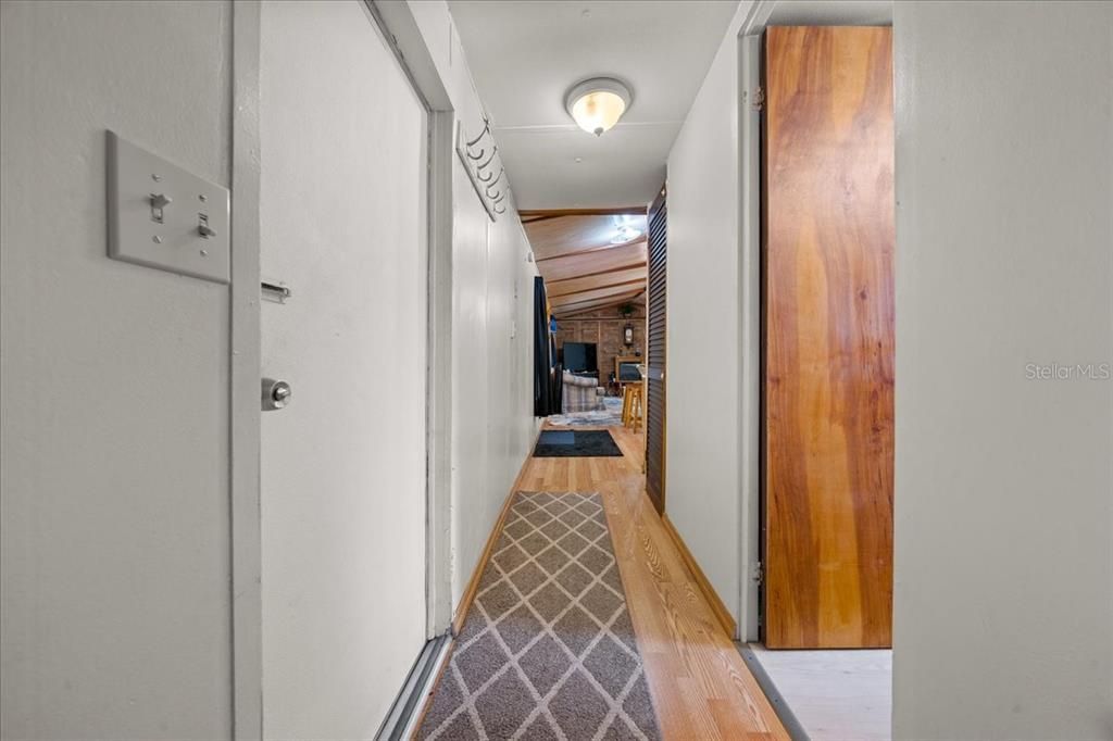 For Sale: $144,900 (2 beds, 1 baths, 784 Square Feet)