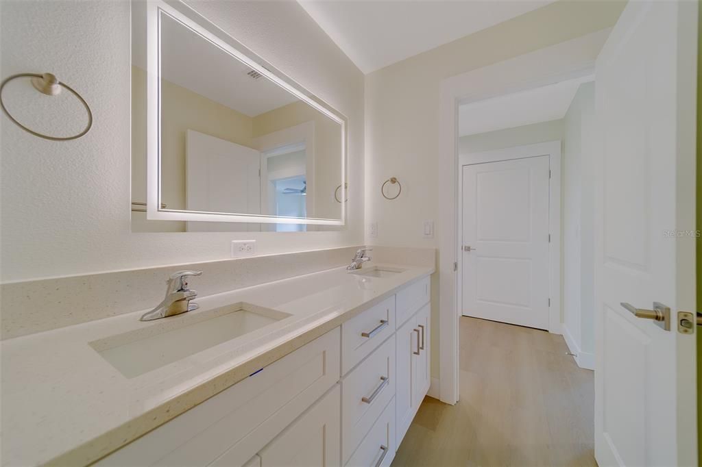 待售: $824,900 (4 贝兹, 2 浴室, 2197 平方英尺)