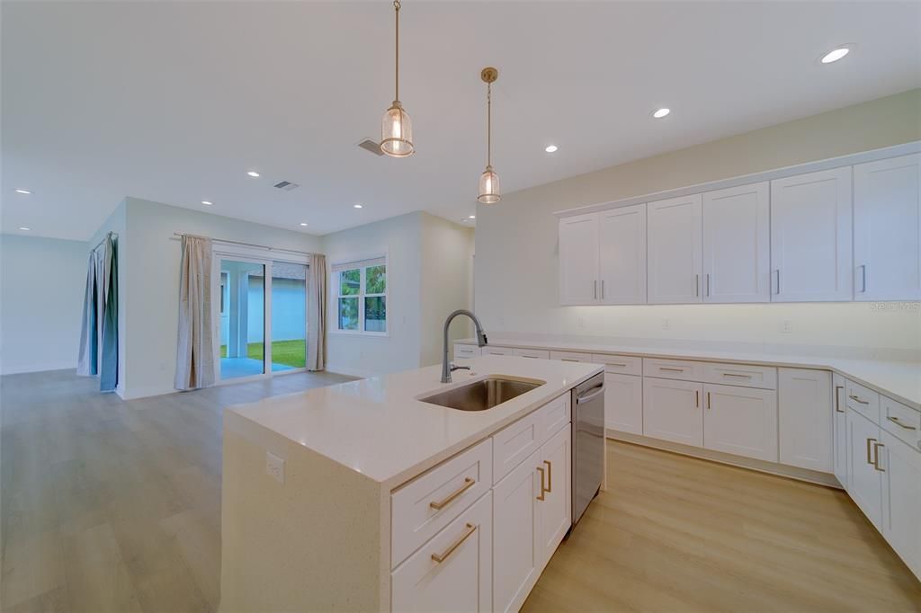 待售: $824,900 (4 贝兹, 2 浴室, 2197 平方英尺)