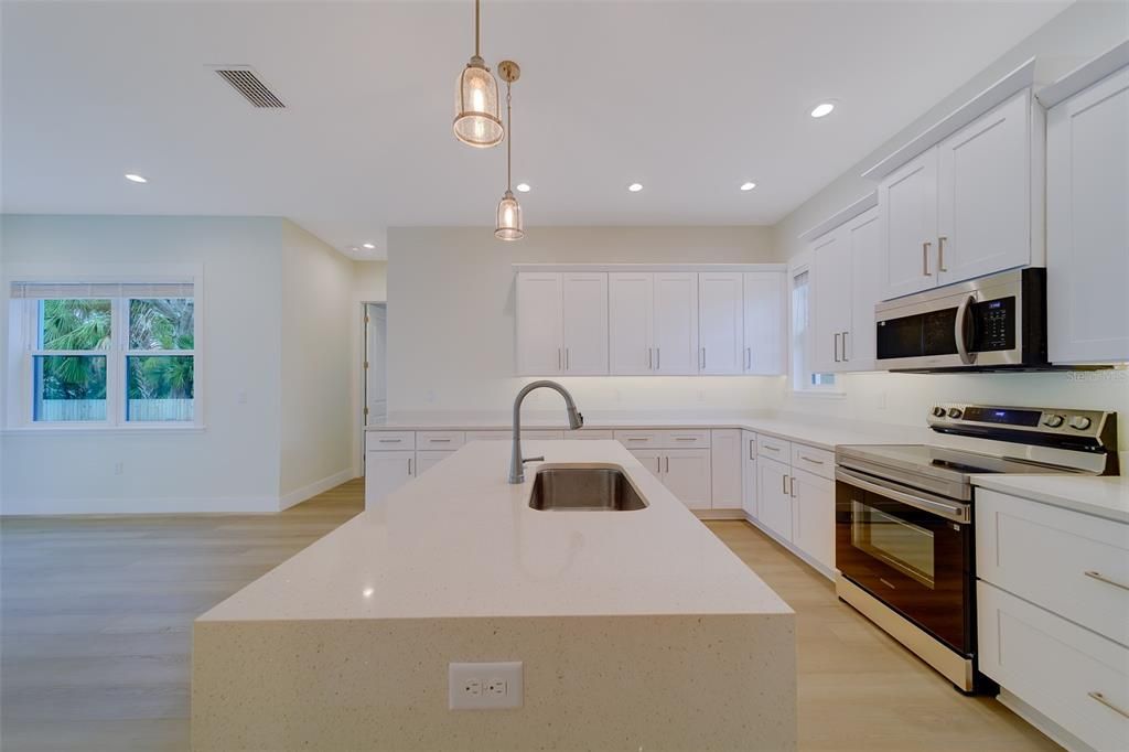 待售: $824,900 (4 贝兹, 2 浴室, 2197 平方英尺)