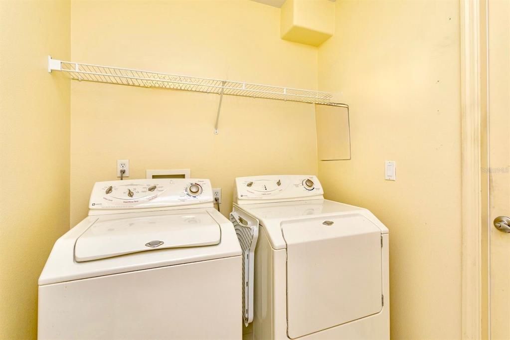 En Venta: $409,000 (4 camas, 2 baños, 2091 Pies cuadrados)