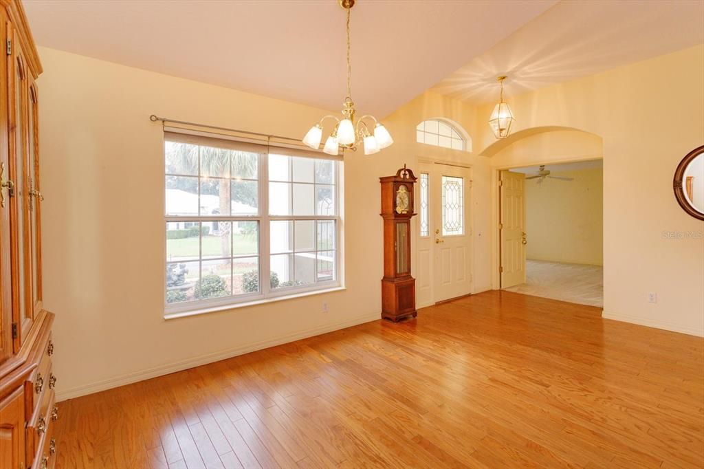 En Venta: $409,000 (4 camas, 2 baños, 2091 Pies cuadrados)