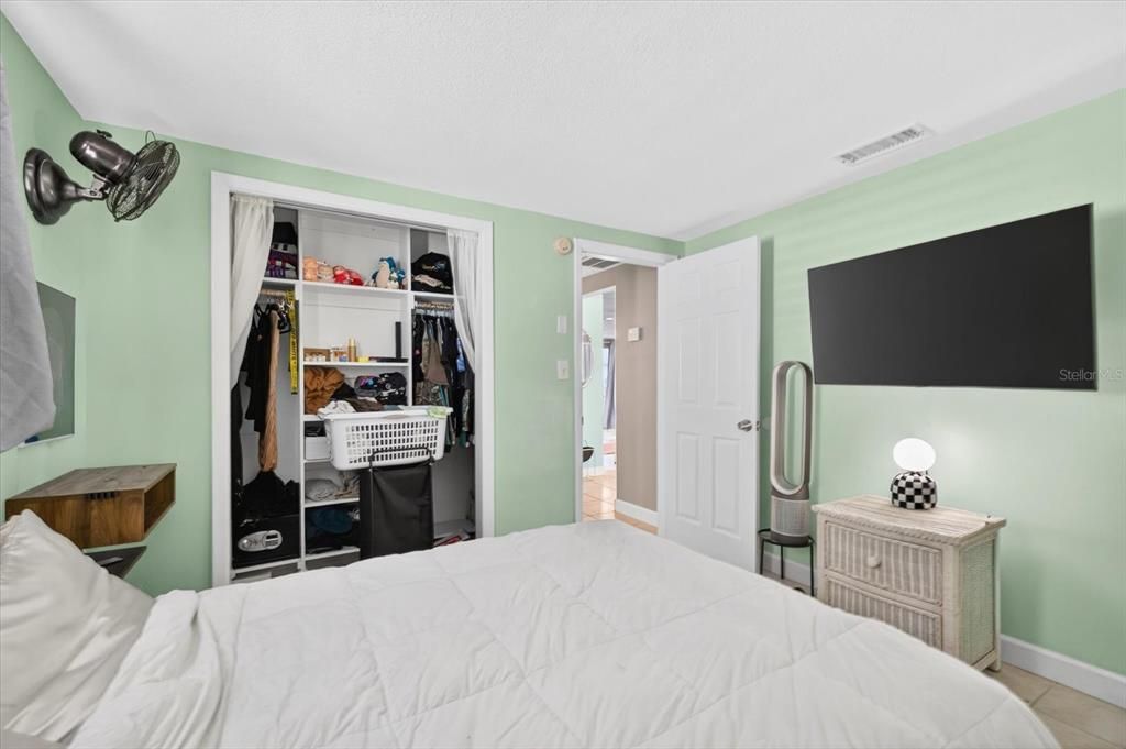 合同活跃: $380,000 (2 贝兹, 2 浴室, 1113 平方英尺)