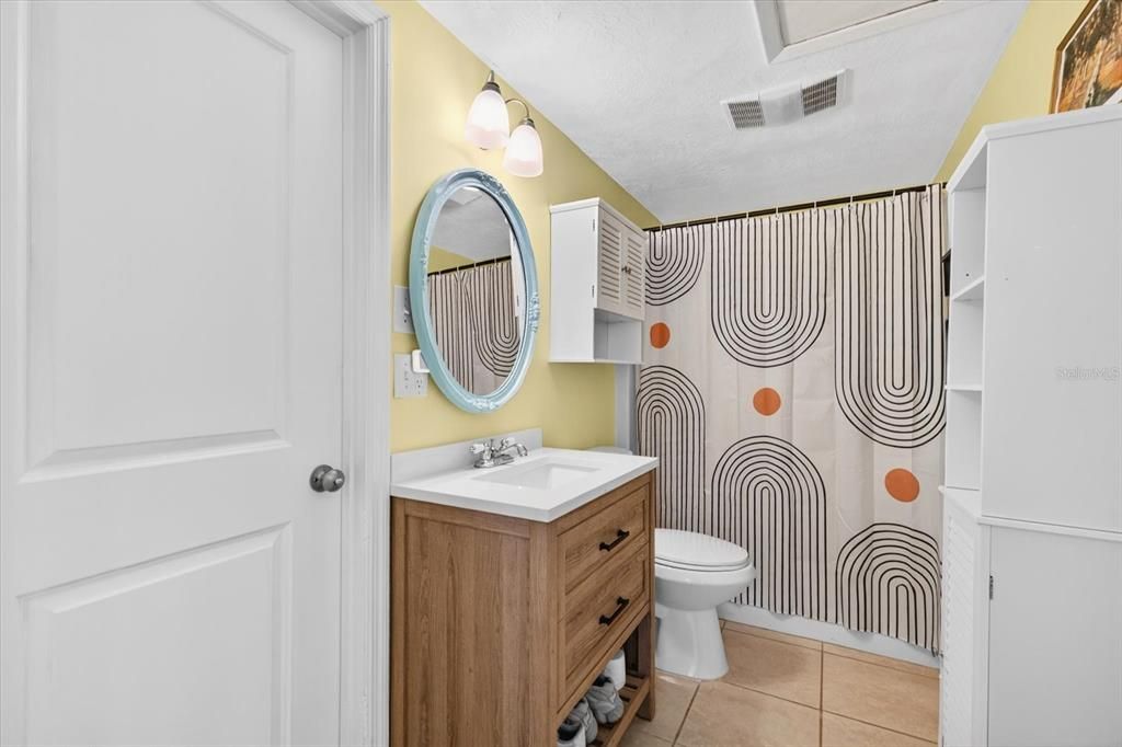 合同活跃: $380,000 (2 贝兹, 2 浴室, 1113 平方英尺)