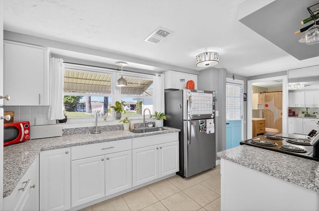 合同活跃: $380,000 (2 贝兹, 2 浴室, 1113 平方英尺)