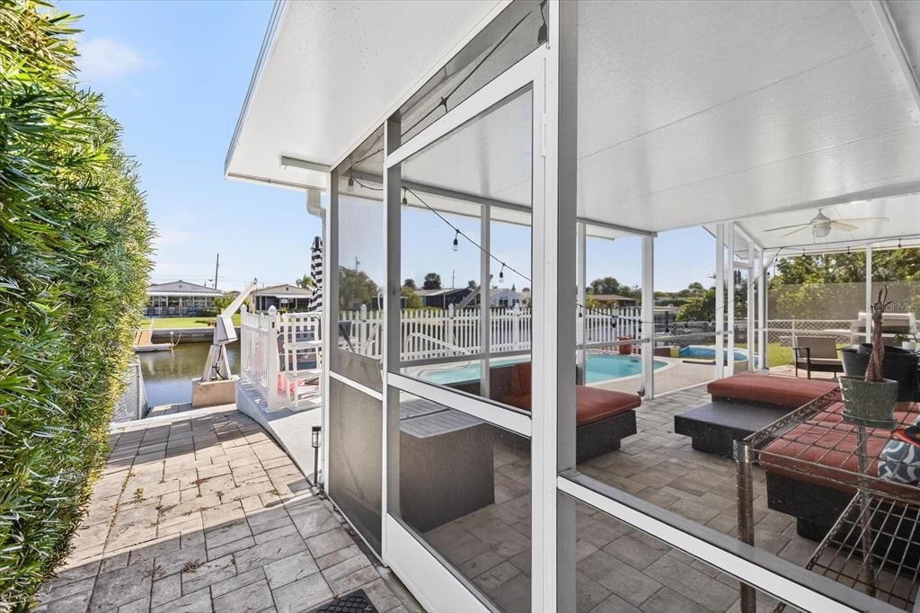 合同活跃: $380,000 (2 贝兹, 2 浴室, 1113 平方英尺)