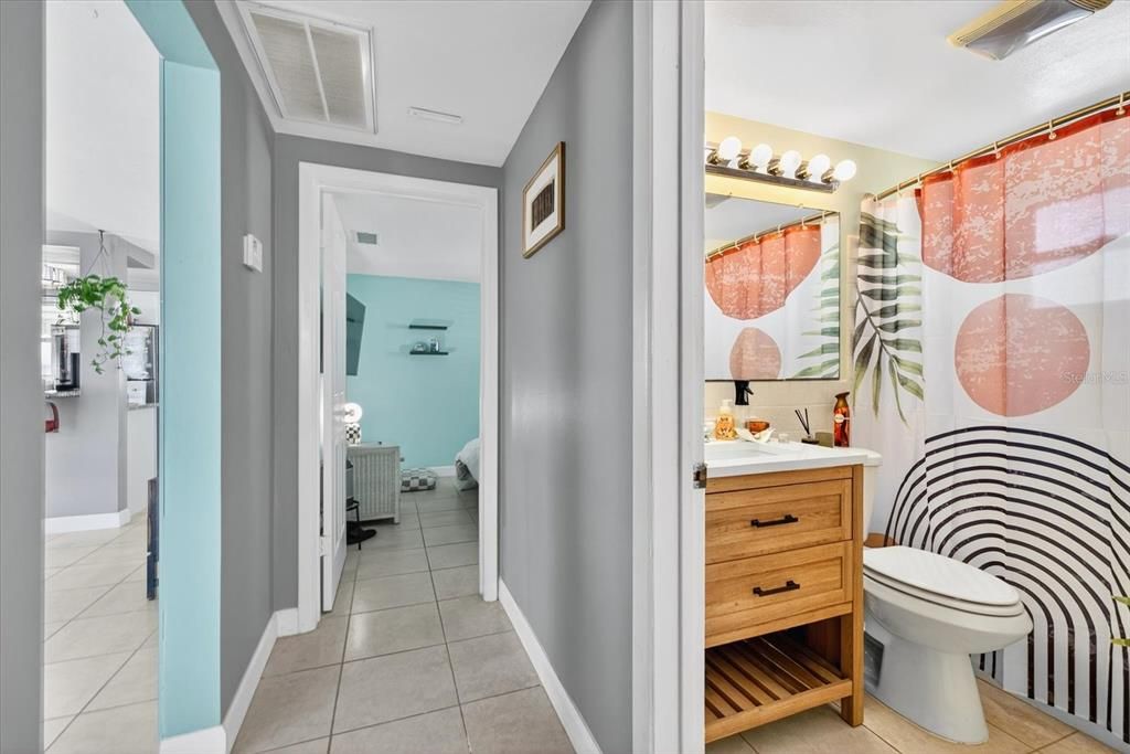 合同活跃: $380,000 (2 贝兹, 2 浴室, 1113 平方英尺)