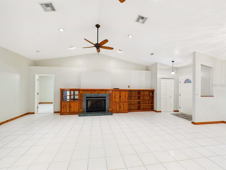 For Sale: $525,900 (3 beds, 2 baths, 1951 Square Feet)