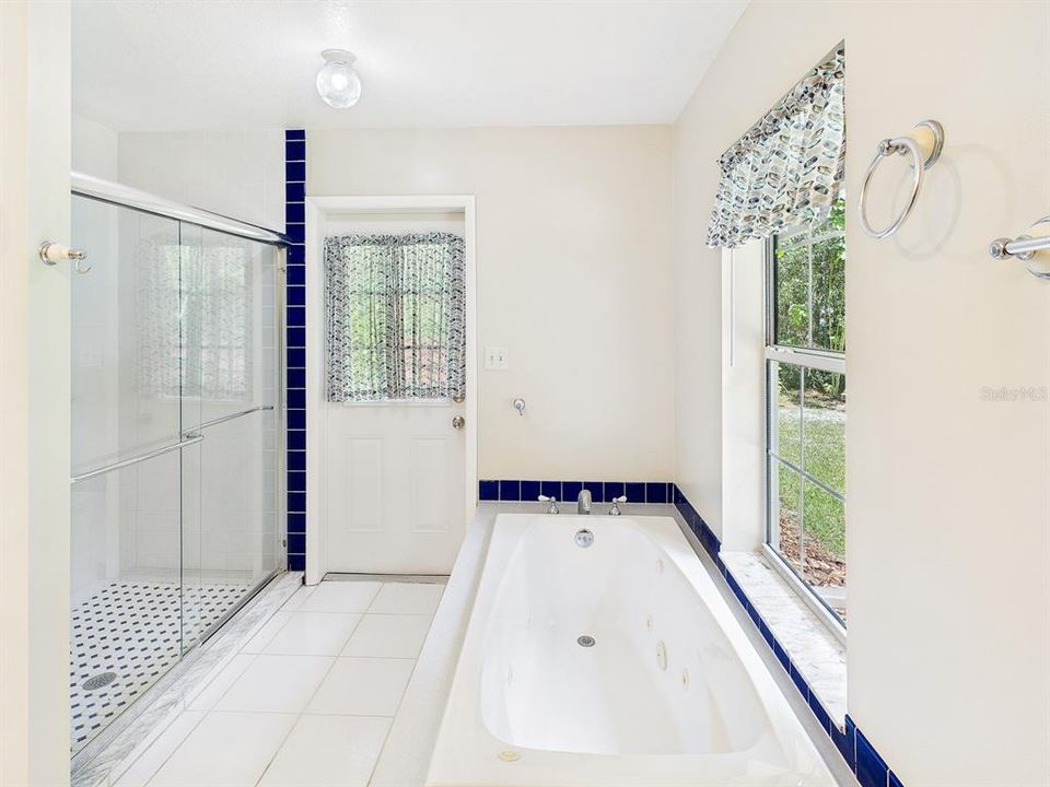 For Sale: $525,900 (3 beds, 2 baths, 1951 Square Feet)