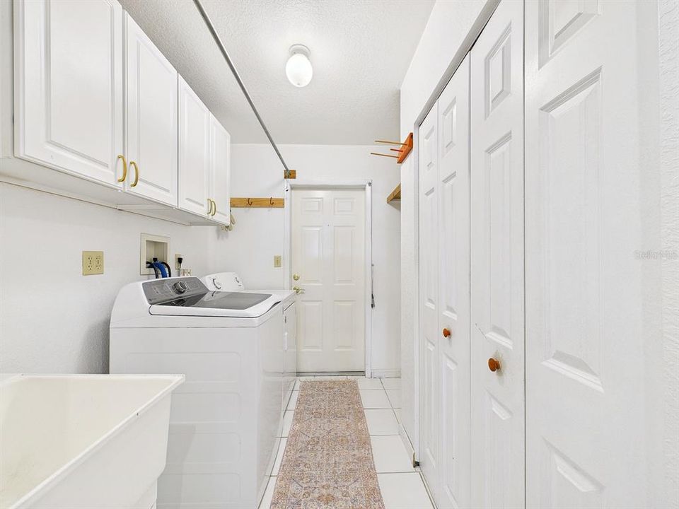 For Sale: $525,900 (3 beds, 2 baths, 1951 Square Feet)