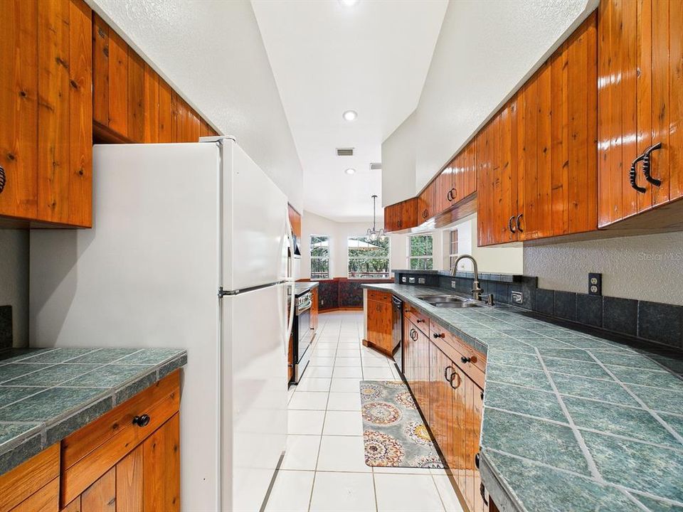 For Sale: $525,900 (3 beds, 2 baths, 1951 Square Feet)