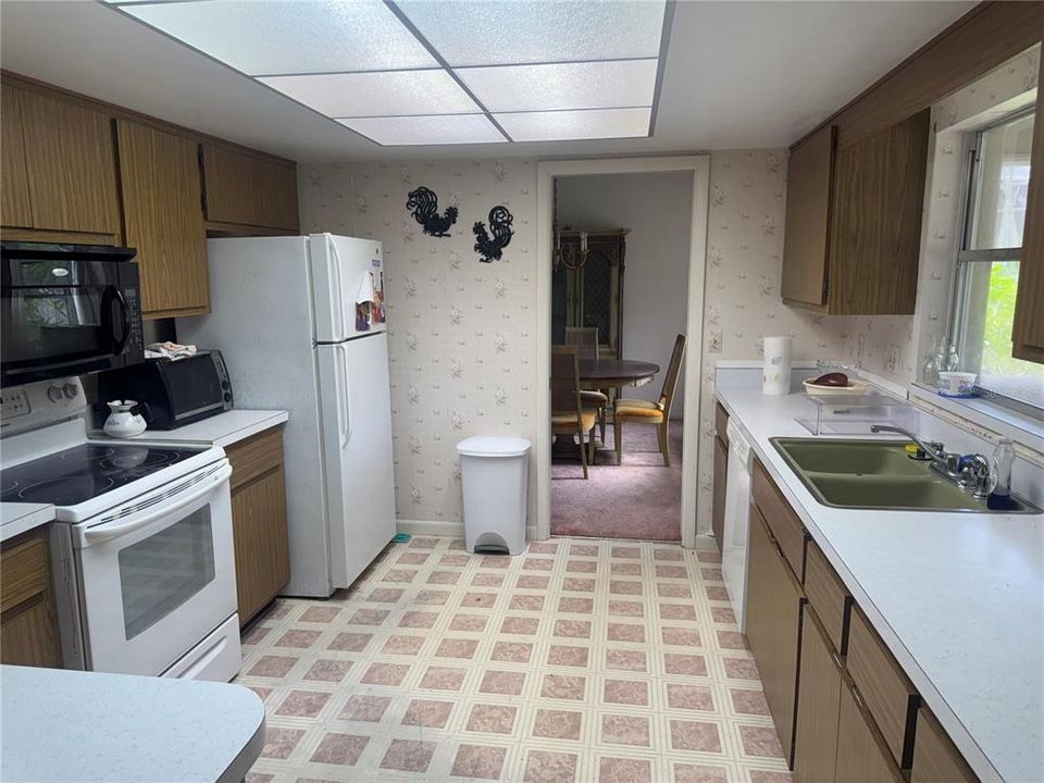 Active With Contract: $250,000 (3 beds, 2 baths, 1839 Square Feet)