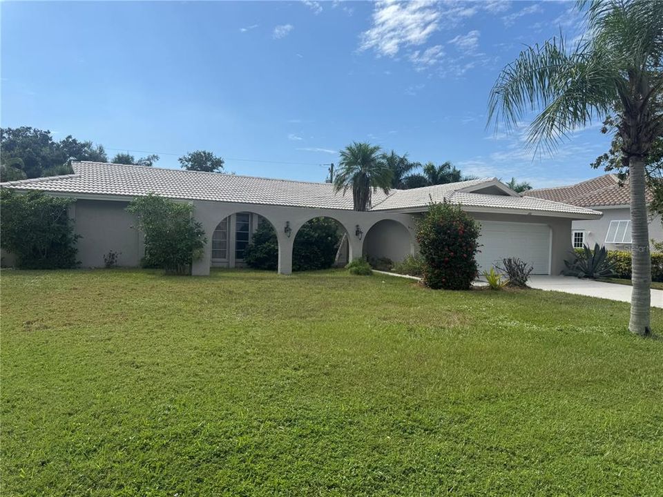 Active With Contract: $250,000 (3 beds, 2 baths, 1839 Square Feet)