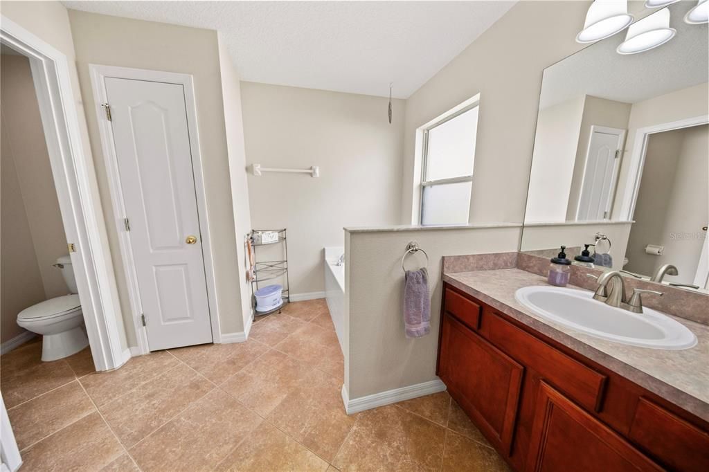 На продажу: $550,000 (4 спален, 3 ванн, 2430 Квадратных фут)