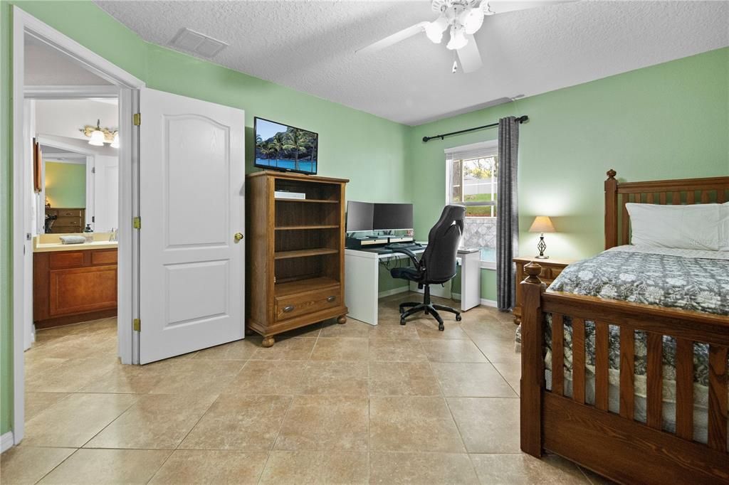 На продажу: $550,000 (4 спален, 3 ванн, 2430 Квадратных фут)