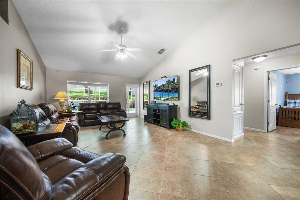 На продажу: $550,000 (4 спален, 3 ванн, 2430 Квадратных фут)