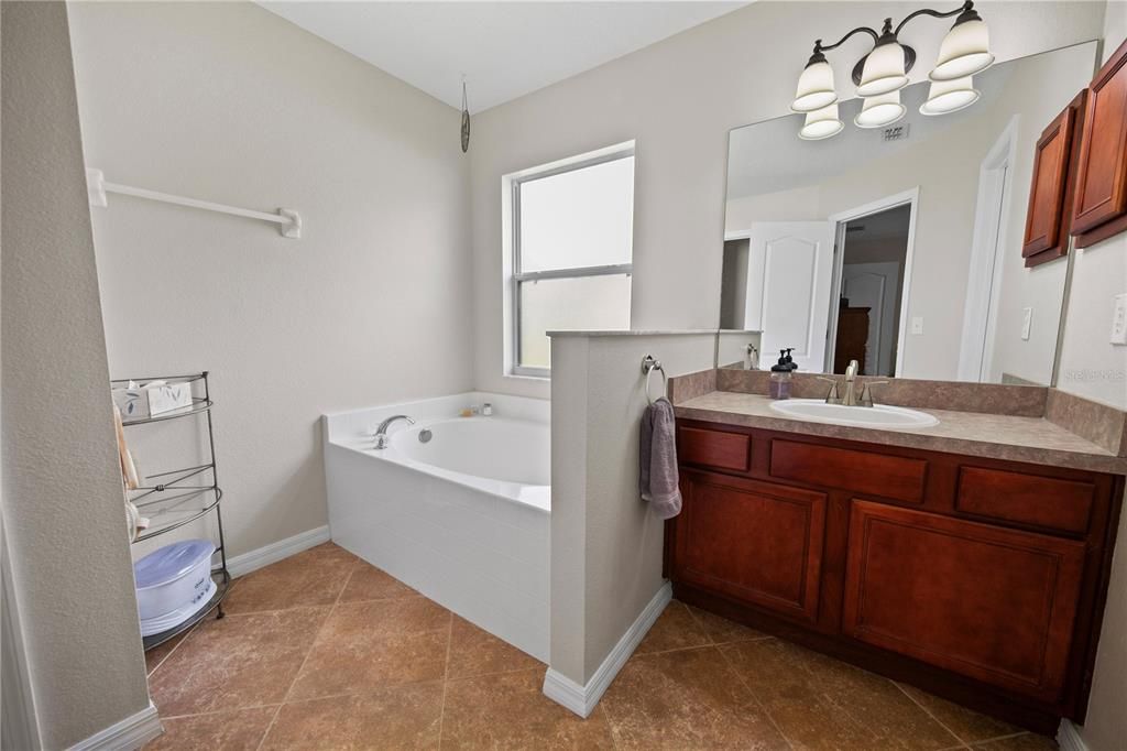 На продажу: $550,000 (4 спален, 3 ванн, 2430 Квадратных фут)