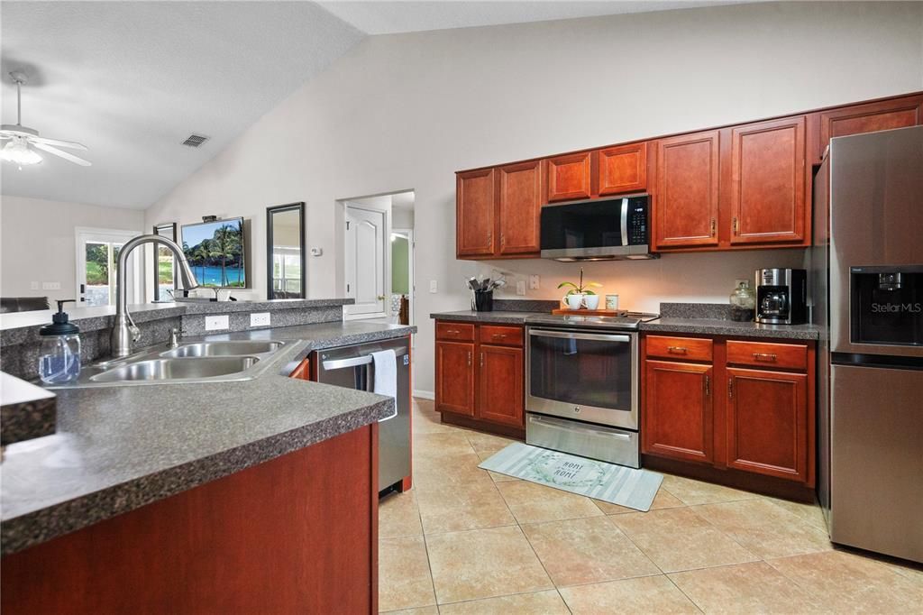 На продажу: $550,000 (4 спален, 3 ванн, 2430 Квадратных фут)