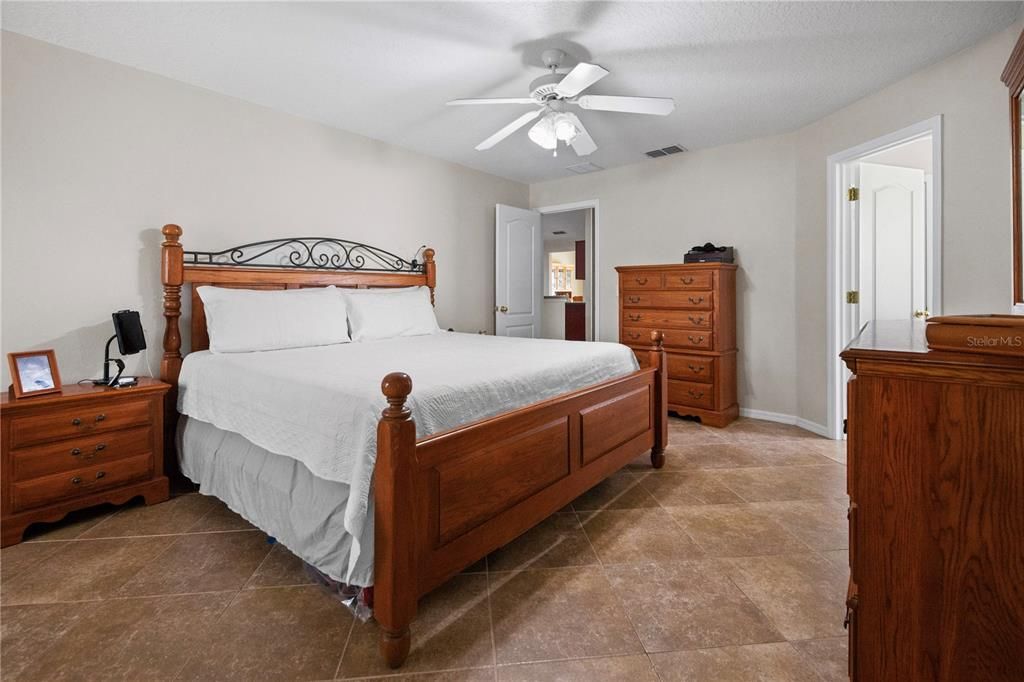 На продажу: $550,000 (4 спален, 3 ванн, 2430 Квадратных фут)