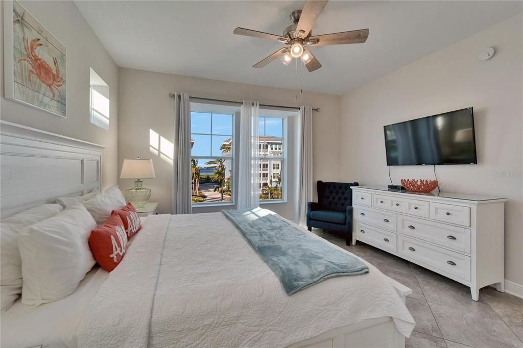 For Sale: $650,000 (2 beds, 2 baths, 1456 Square Feet)