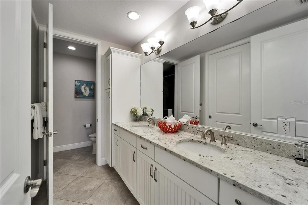 For Sale: $650,000 (2 beds, 2 baths, 1456 Square Feet)