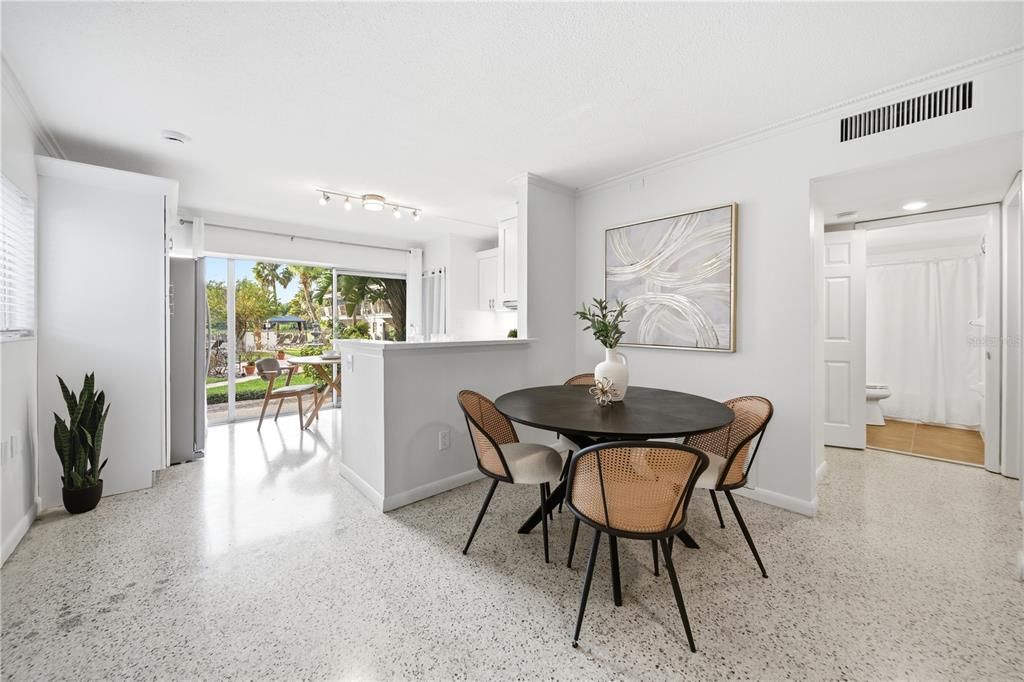 Activo con contrato: $319,000 (2 camas, 1 baños, 998 Pies cuadrados)