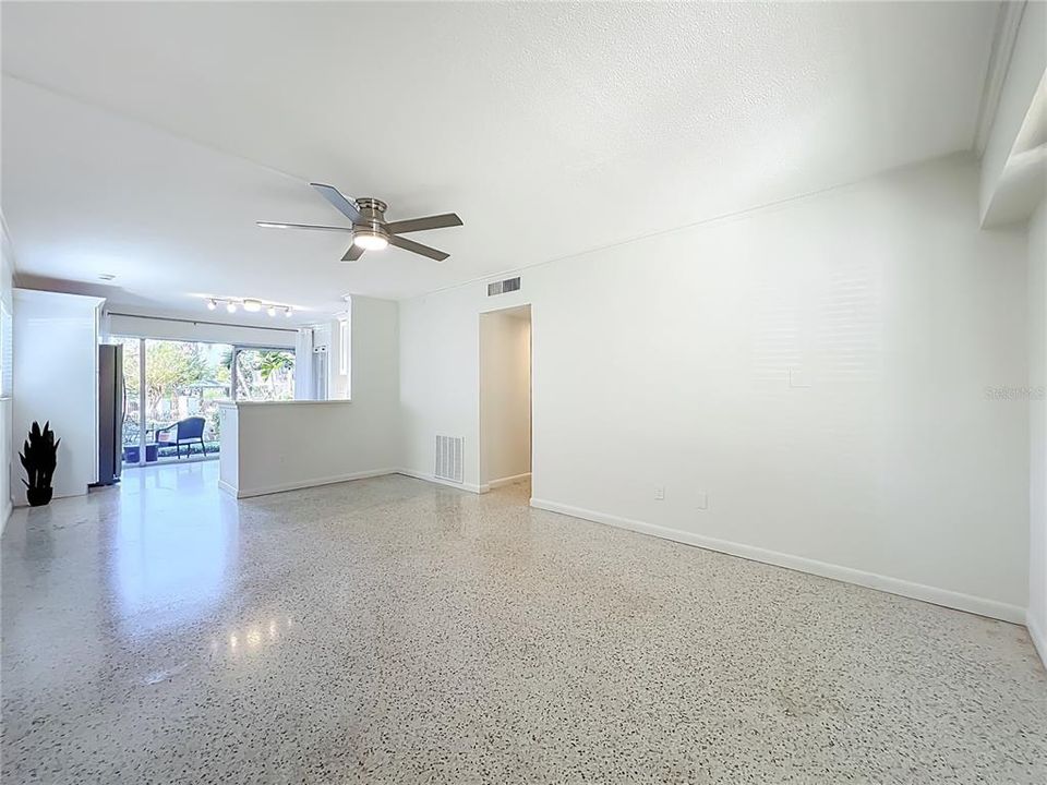 Activo con contrato: $319,000 (2 camas, 1 baños, 998 Pies cuadrados)