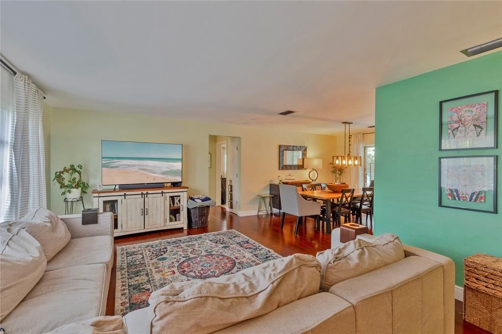 出租: $3,200 (3 贝兹, 3 浴室, 1690 平方英尺)