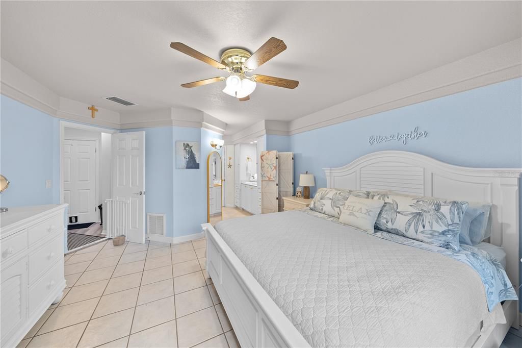 合同活跃: $339,900 (3 贝兹, 2 浴室, 1988 平方英尺)