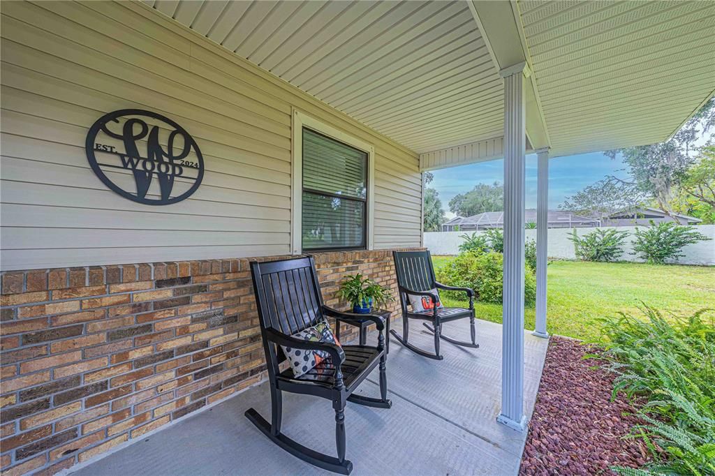 合同活跃: $339,900 (3 贝兹, 2 浴室, 1988 平方英尺)