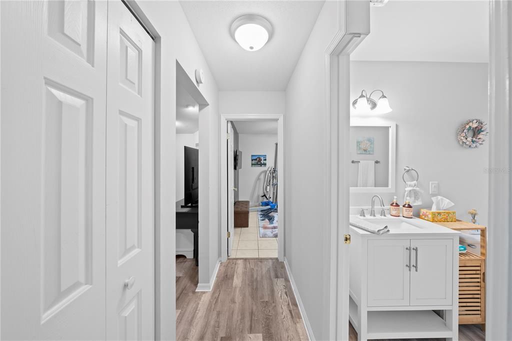 合同活跃: $339,900 (3 贝兹, 2 浴室, 1988 平方英尺)