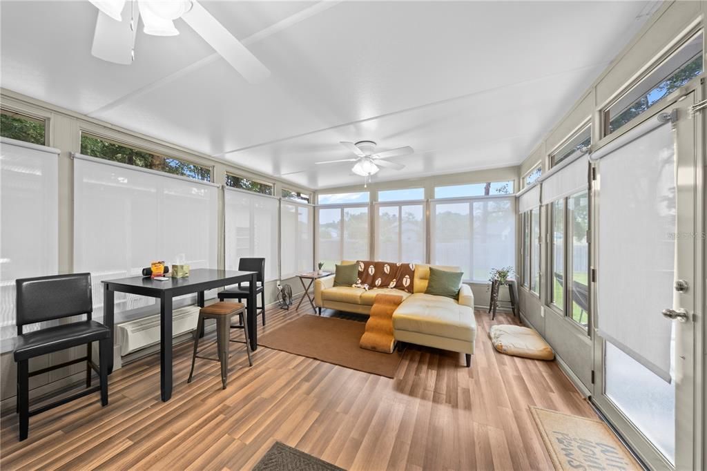 合同活跃: $339,900 (3 贝兹, 2 浴室, 1988 平方英尺)